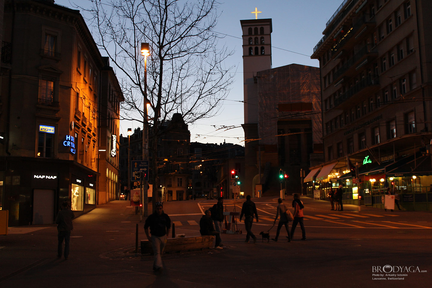 Lausanne by night